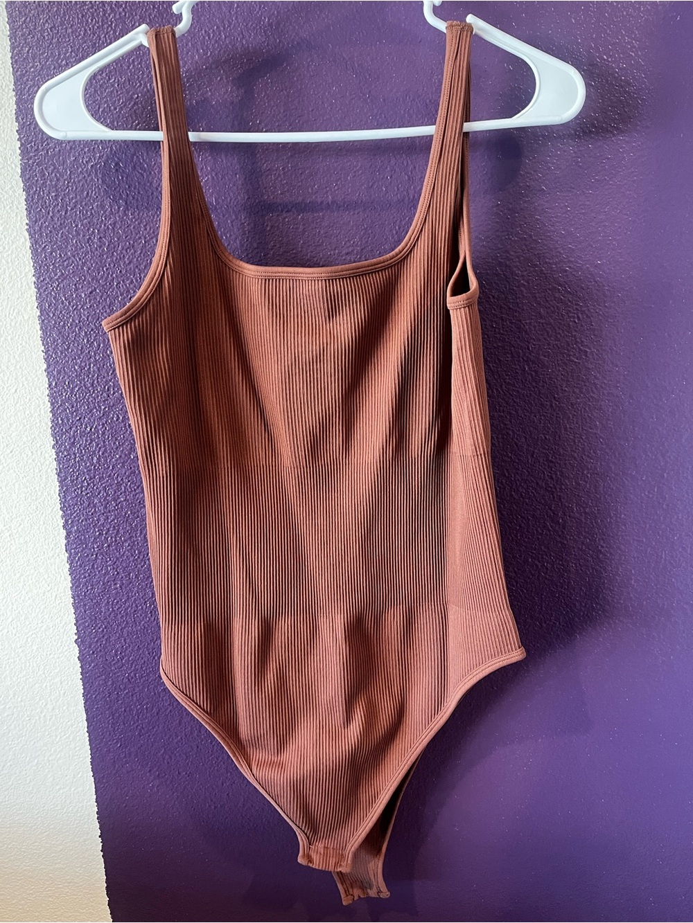 Ribbed Scoop-Neck Bodysuit in Rust Brown